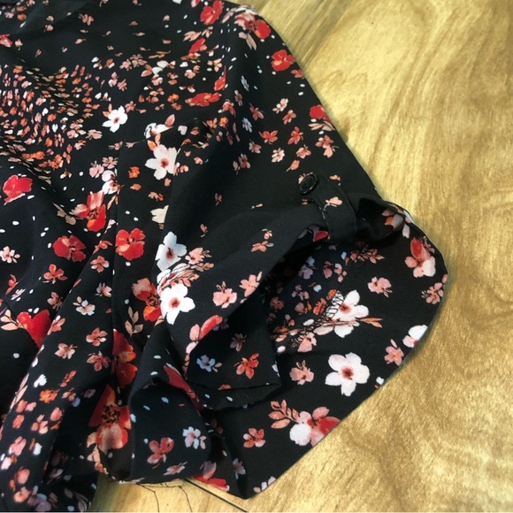 Lane Bryant Black Red Floral Lightweight Short Sleeve Top Womens Plus Size 26 - Picture 3 of 8